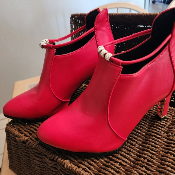 Red heel ankle boots - Picture 1 of 4